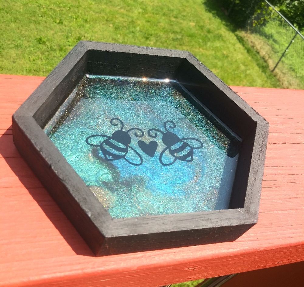 ๐SOLD๐Bees Heart Wall Art Resin Shadow Box Unique Bee Love Hexagon Black Frame - Picture 6 of 10